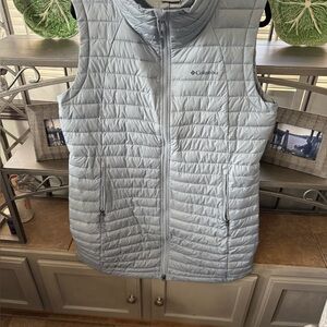 Columbia light blue Quilted Vest like new